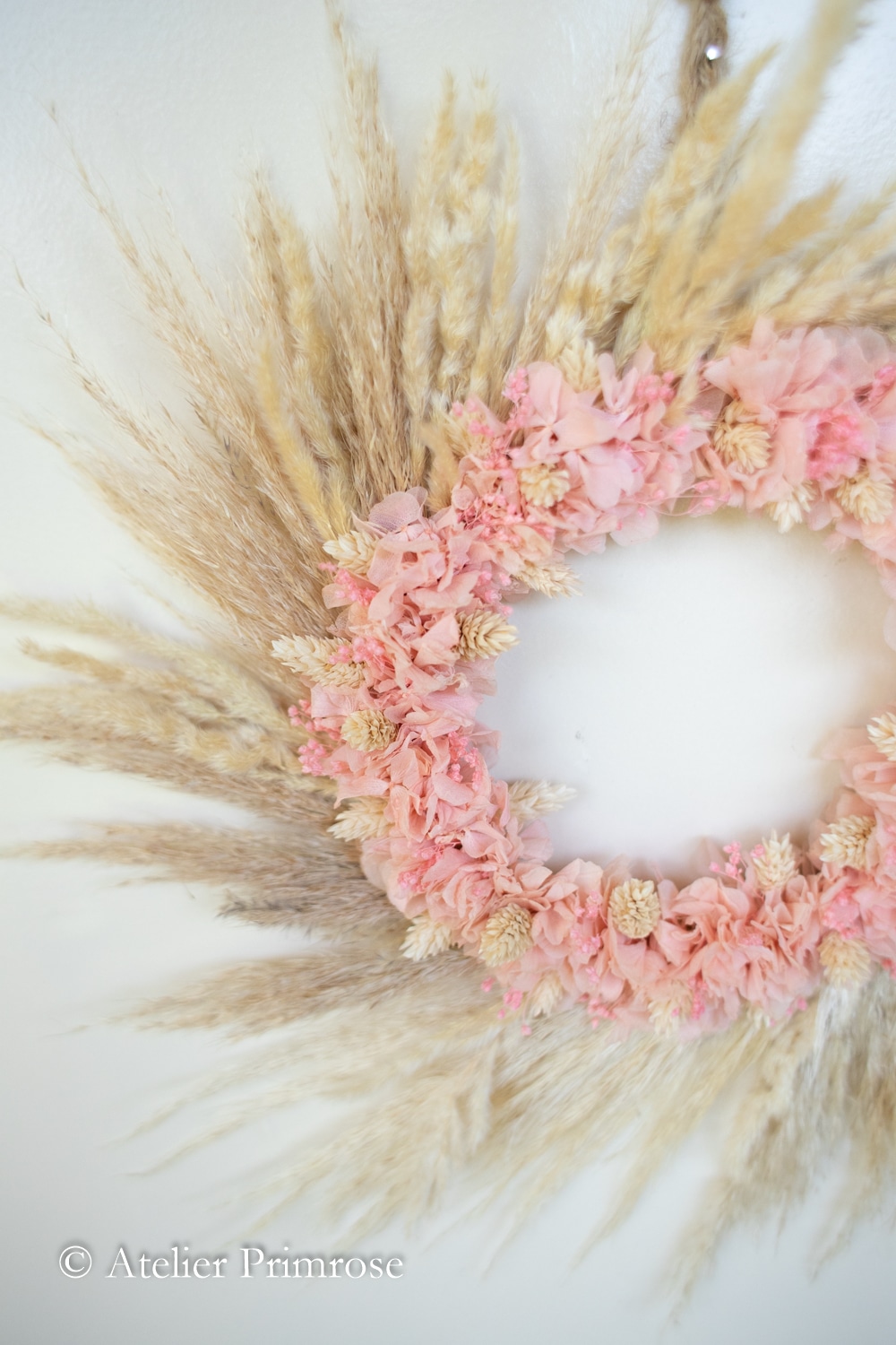 Atelier Primrose_couronne murale de fleurs séchées_rose et beige naturel (1)