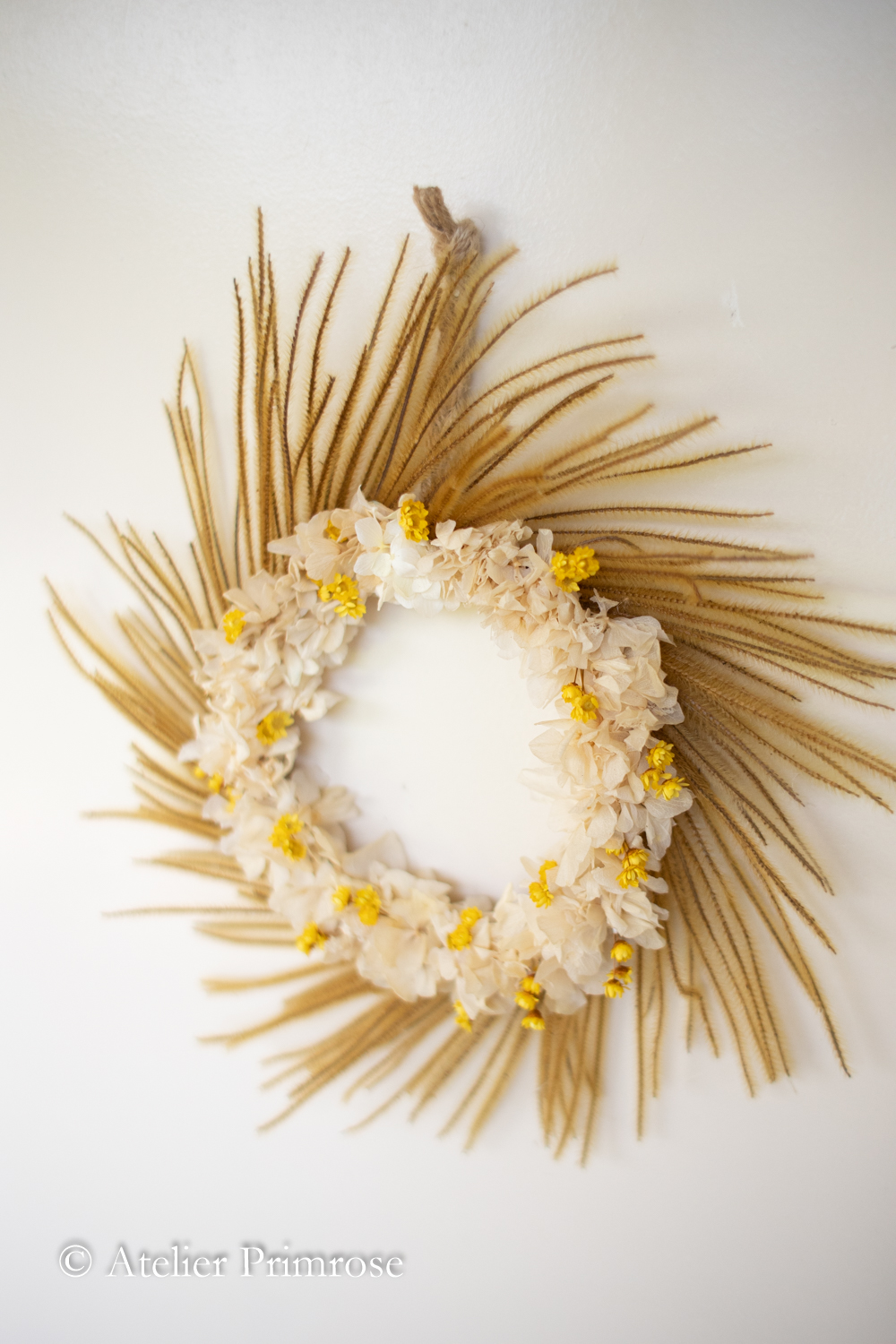 Couronne murale de fleurs séchées (suspension)