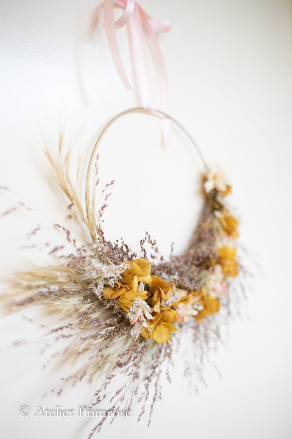 Couronne murale de fleurs séchées (suspension)